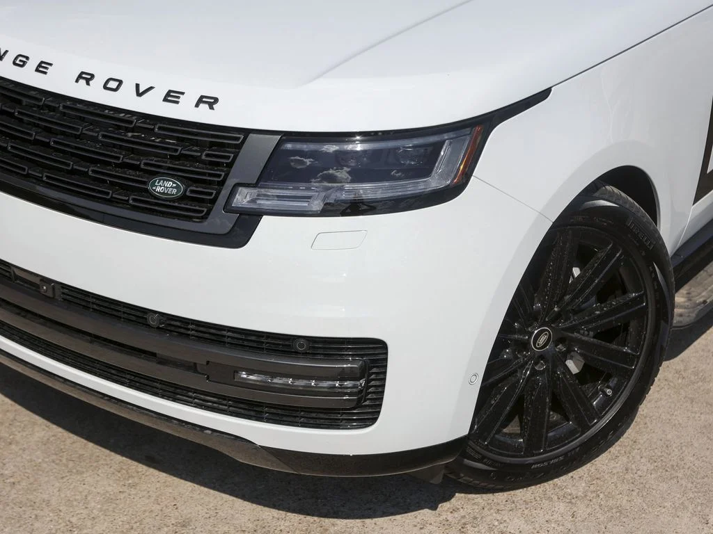 New 2025 White Land Rover SE image 2