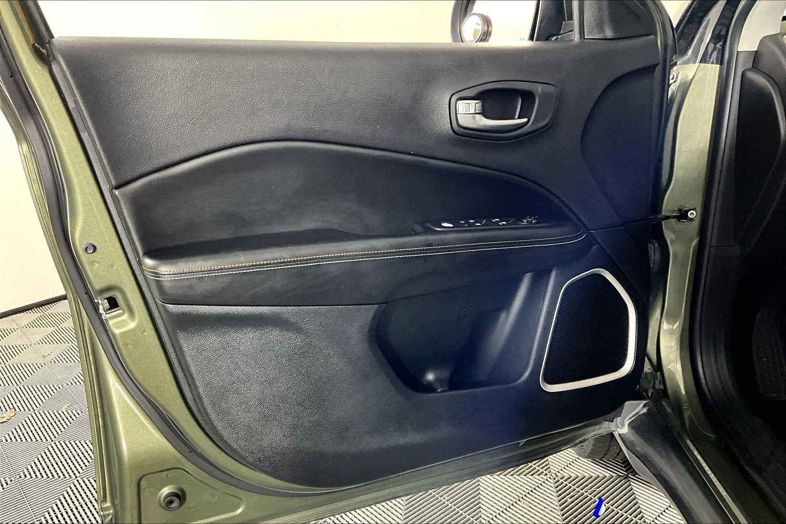 Used 2018 Olive Green Pearlcoat Jeep Latitude image 20
