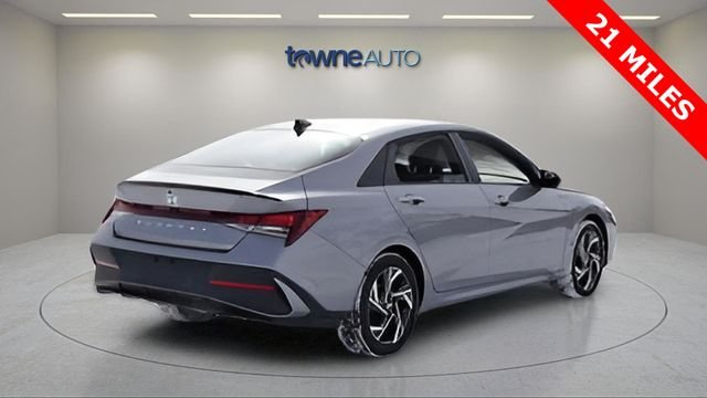 2025 Hyundai Elantra SEL - Photo 6