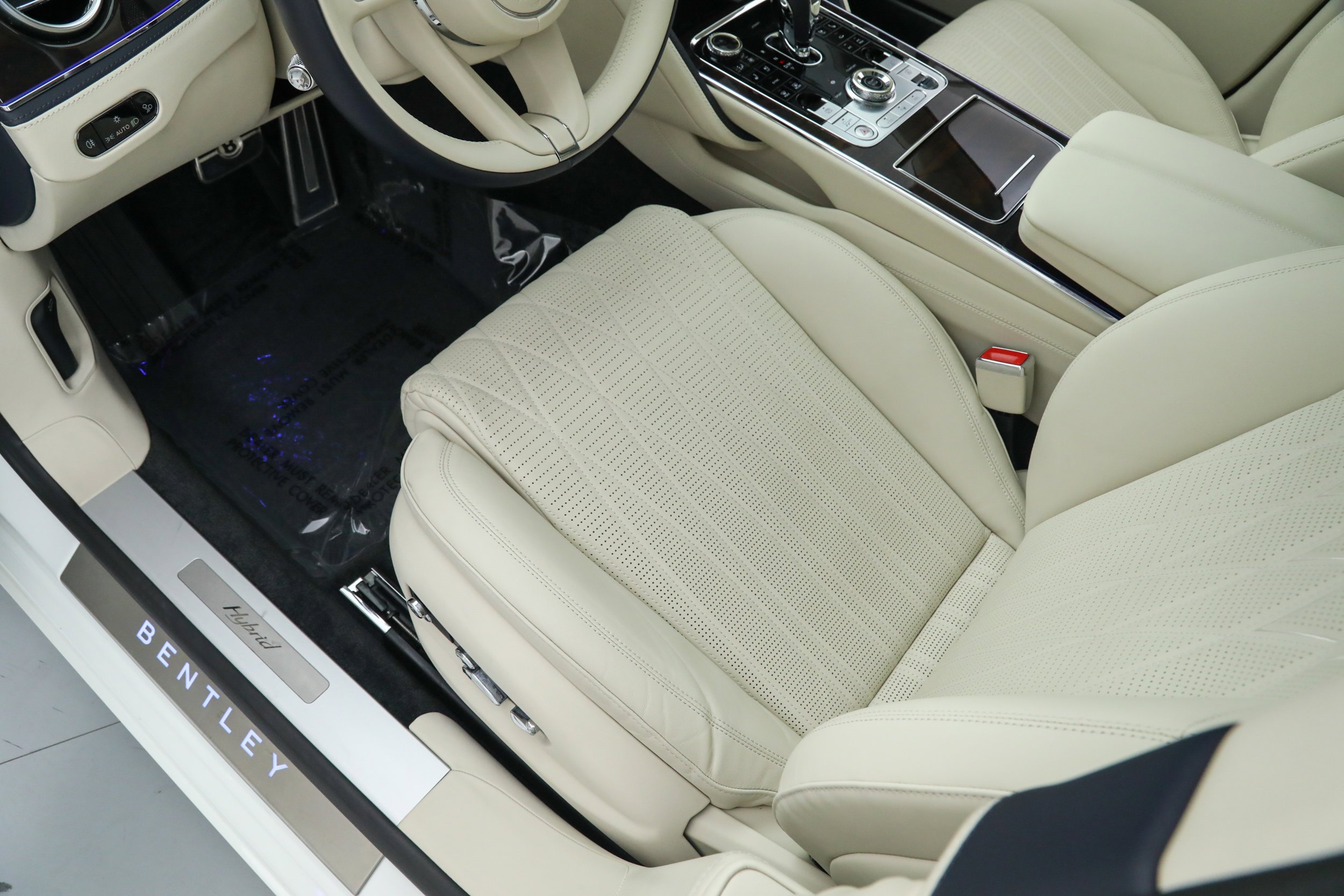 Used 2022 White Bentley  image 26