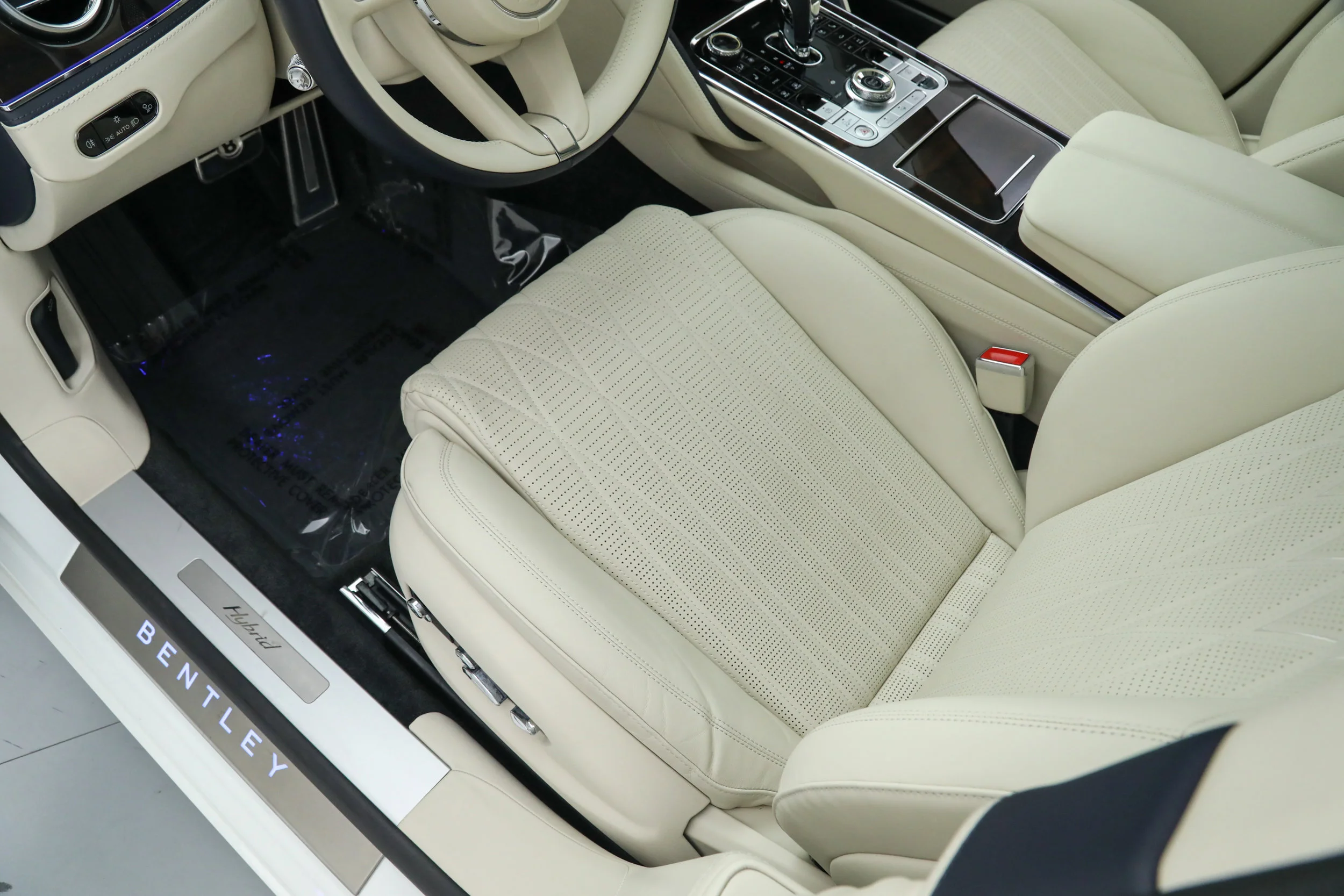 Used 2022 White Bentley  image 26