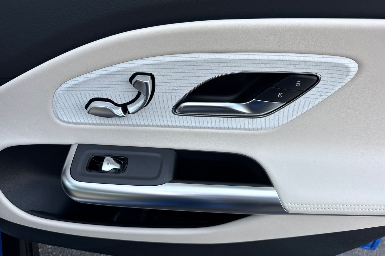 New 2027 Sky Blue Metallic Mercedes-Benz CLA 250+ image 32
