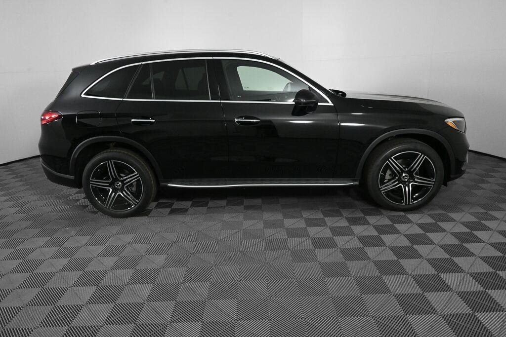 New 2027 Black Mercedes-Benz GLC 300 image 25
