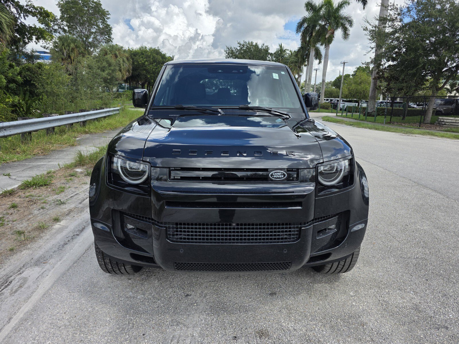 New 2026 Santorini Black LAND ROVER X-Dynamic SE image 8