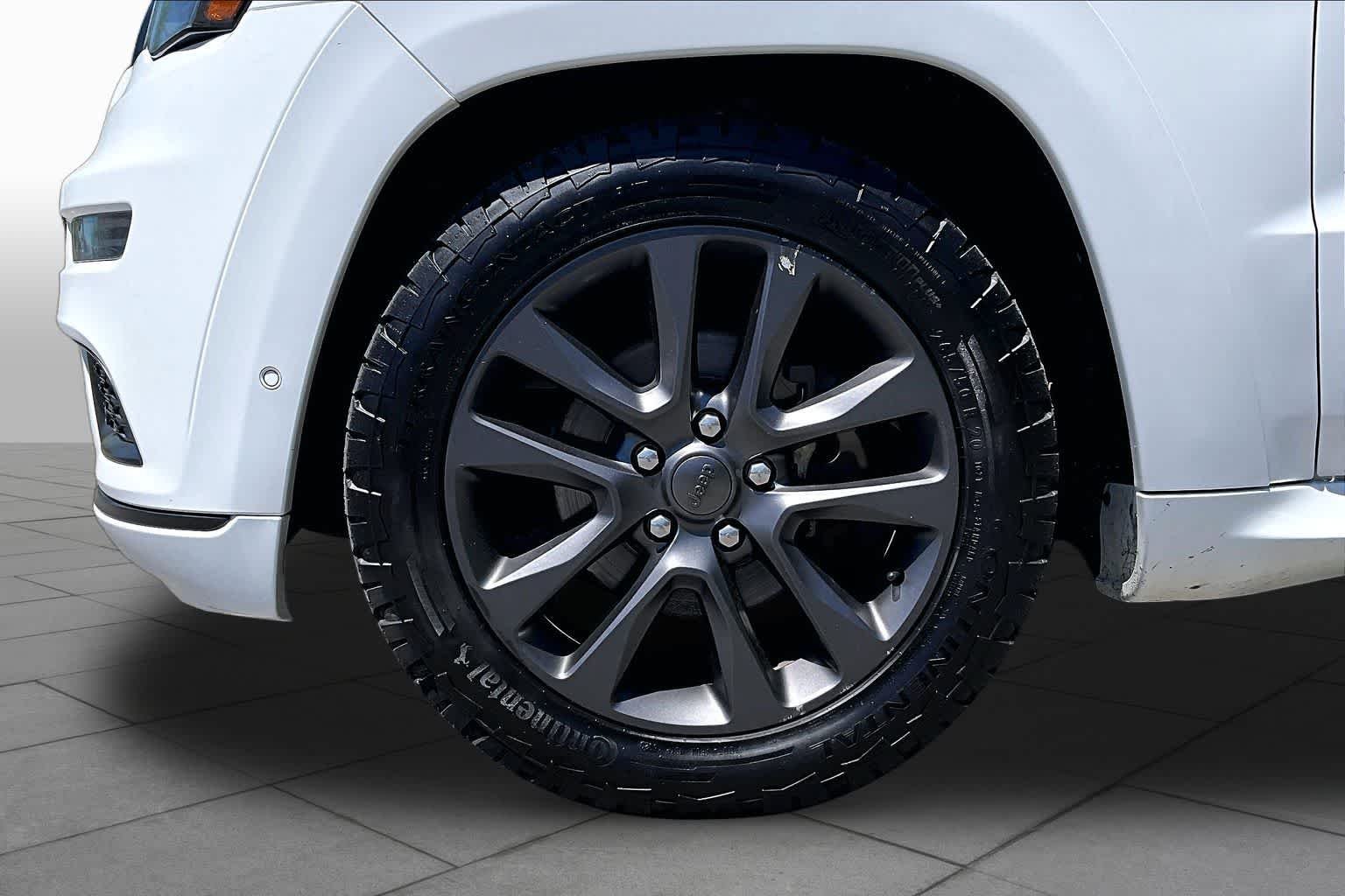 Used 2019 Bright White Clearcoat Jeep High Altitude image 11