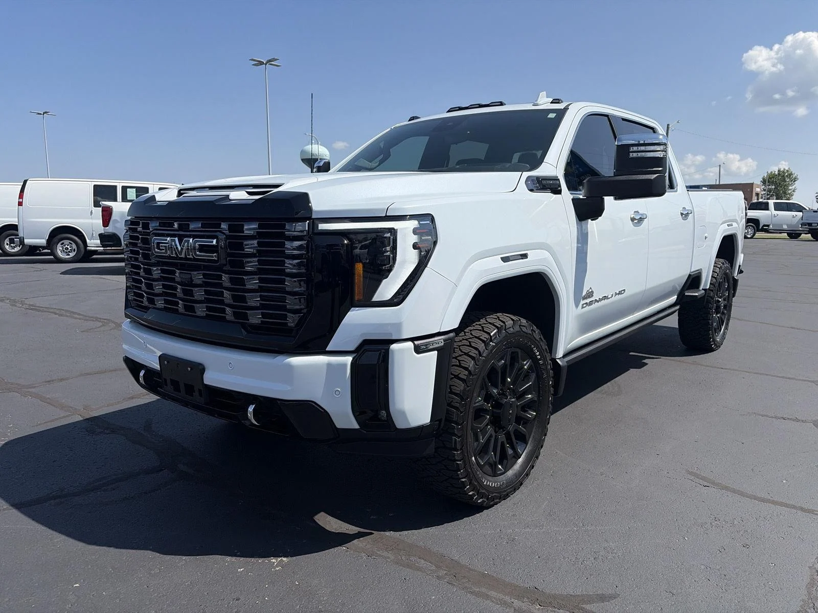 Used 2026 Glacier White Tricoat GMC Denali Ultimate image 14