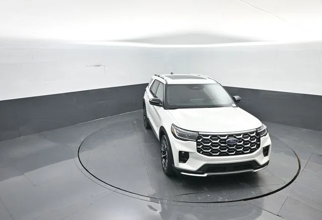 New 2026 Star White Metallic Tri-Coat Ford Platinum™ image 21