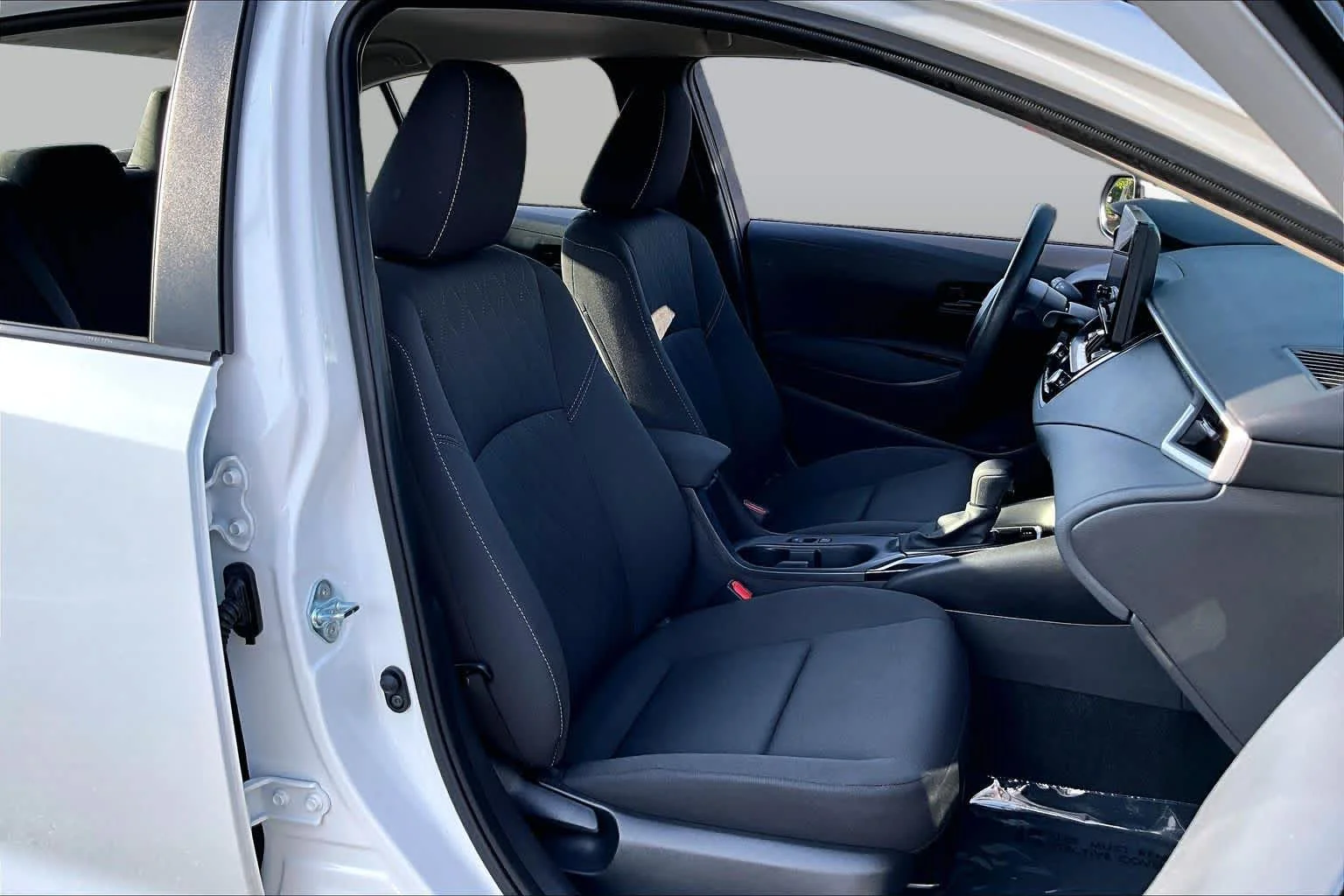 Used 2025 Wind Chill Pearl Toyota LE image 9