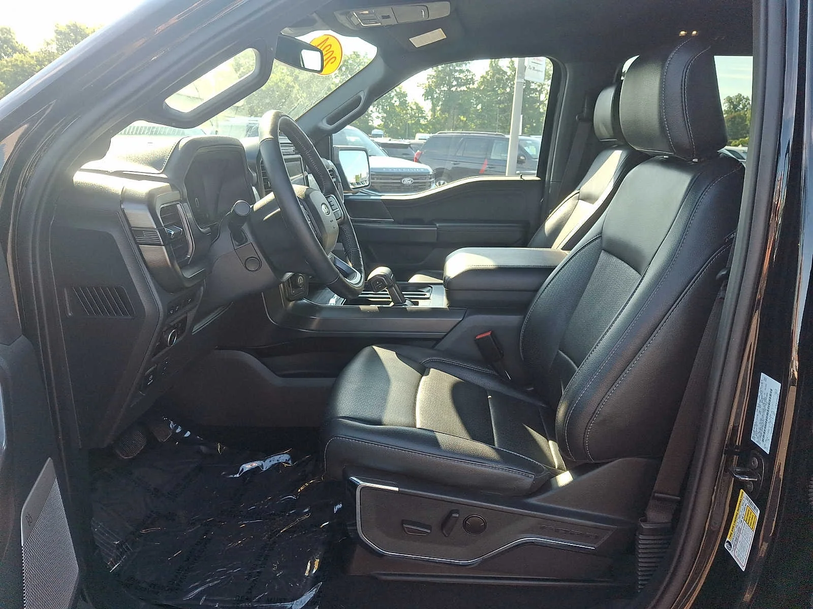 Used 2024 Agate Black Metallic Ford LARIAT image 13