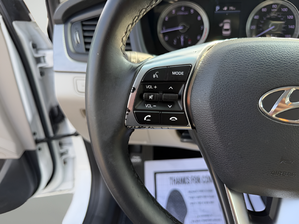 Used 2018 White Hyundai SEL image 11