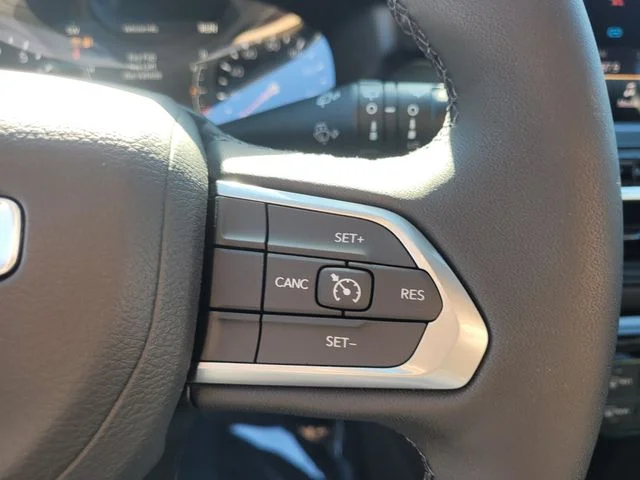 New 2026 Bright White Clearcoat Jeep Latitude image 31