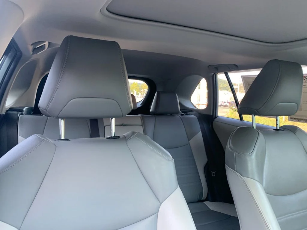 Used 2020  Toyota XLE Premium image 20