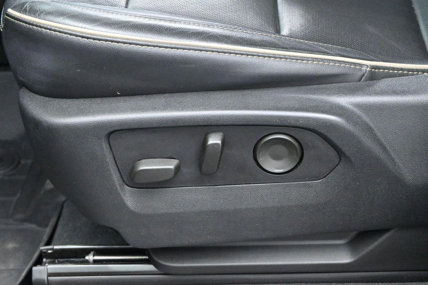 Used 2021 BLACK Chevrolet Premier image 16