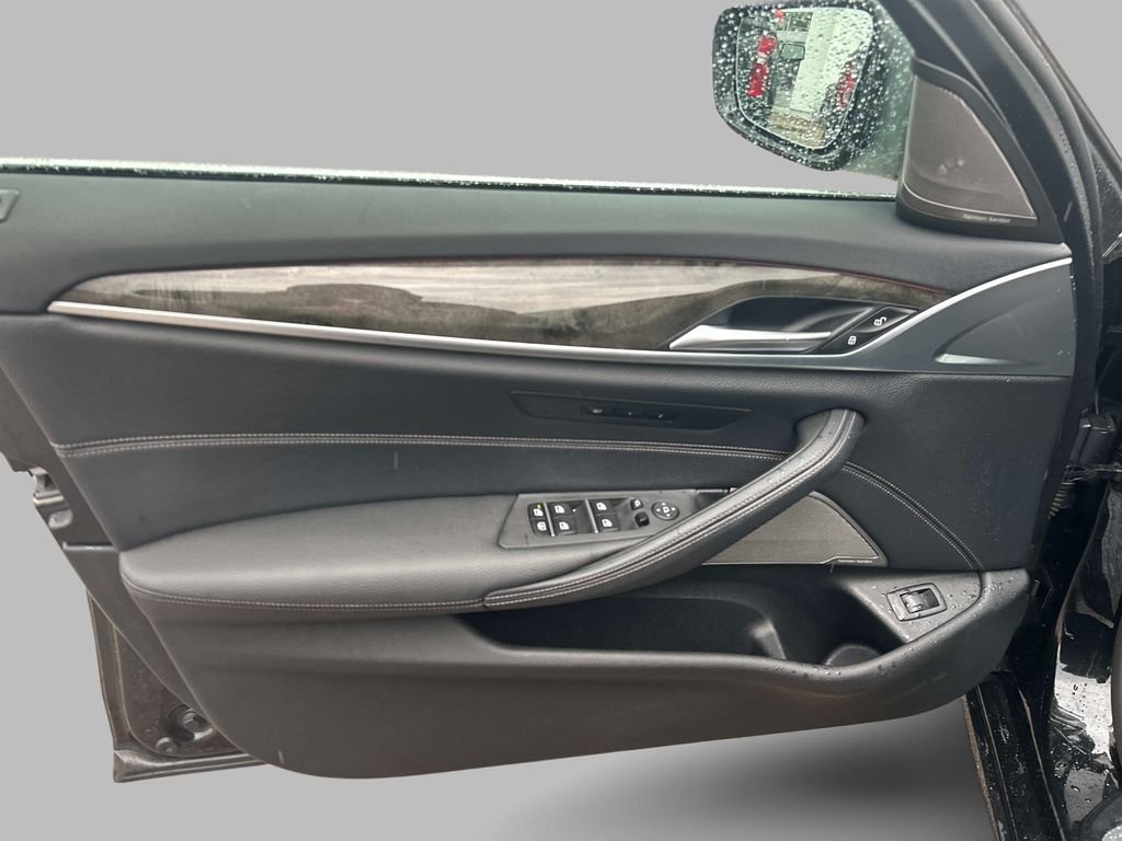 Used 2022 Black BMW 540i xDrive image 18