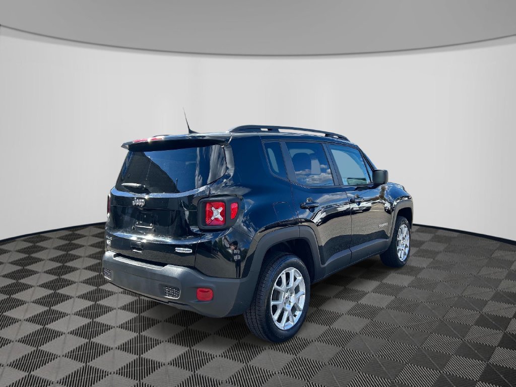 Used 2022 Black Jeep Latitude image 5