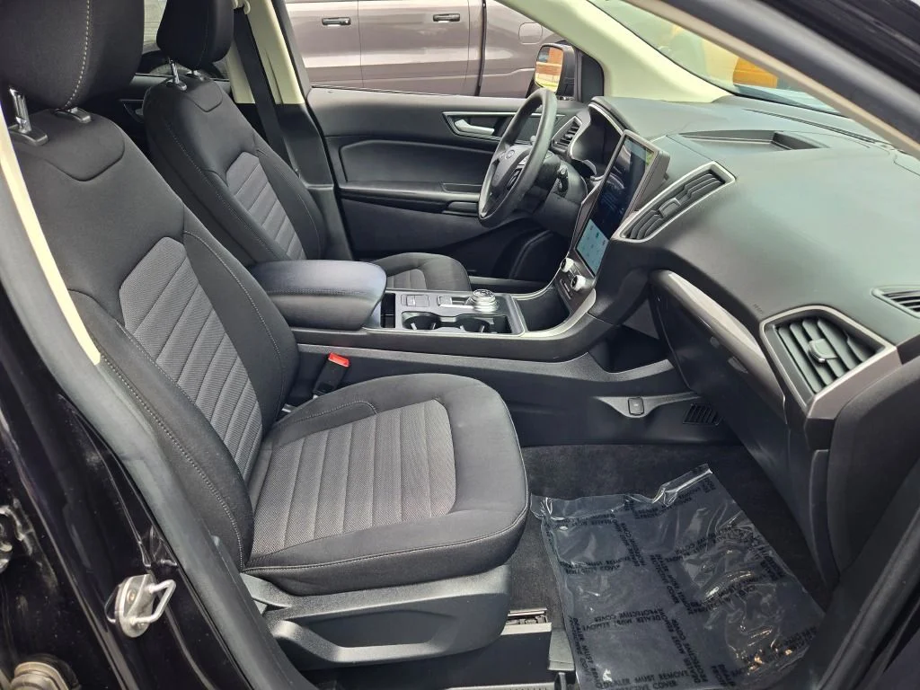 Used 2021 Black Ford SE image 7