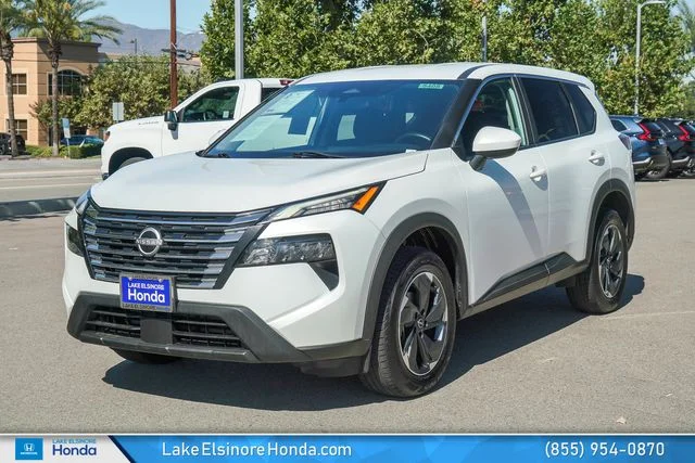 Used 2024 White Pearl Nissan SV image 4