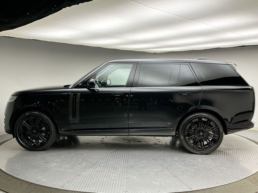 New 2027 Santorini Black Land Rover SE image 2