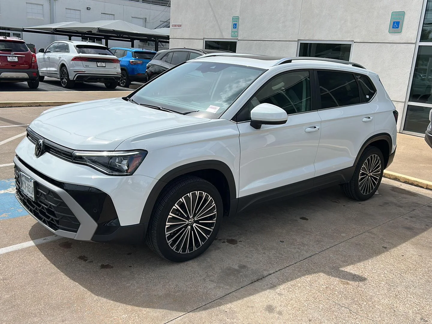 2025 Volkswagen Taos 1.5T SE's photo
