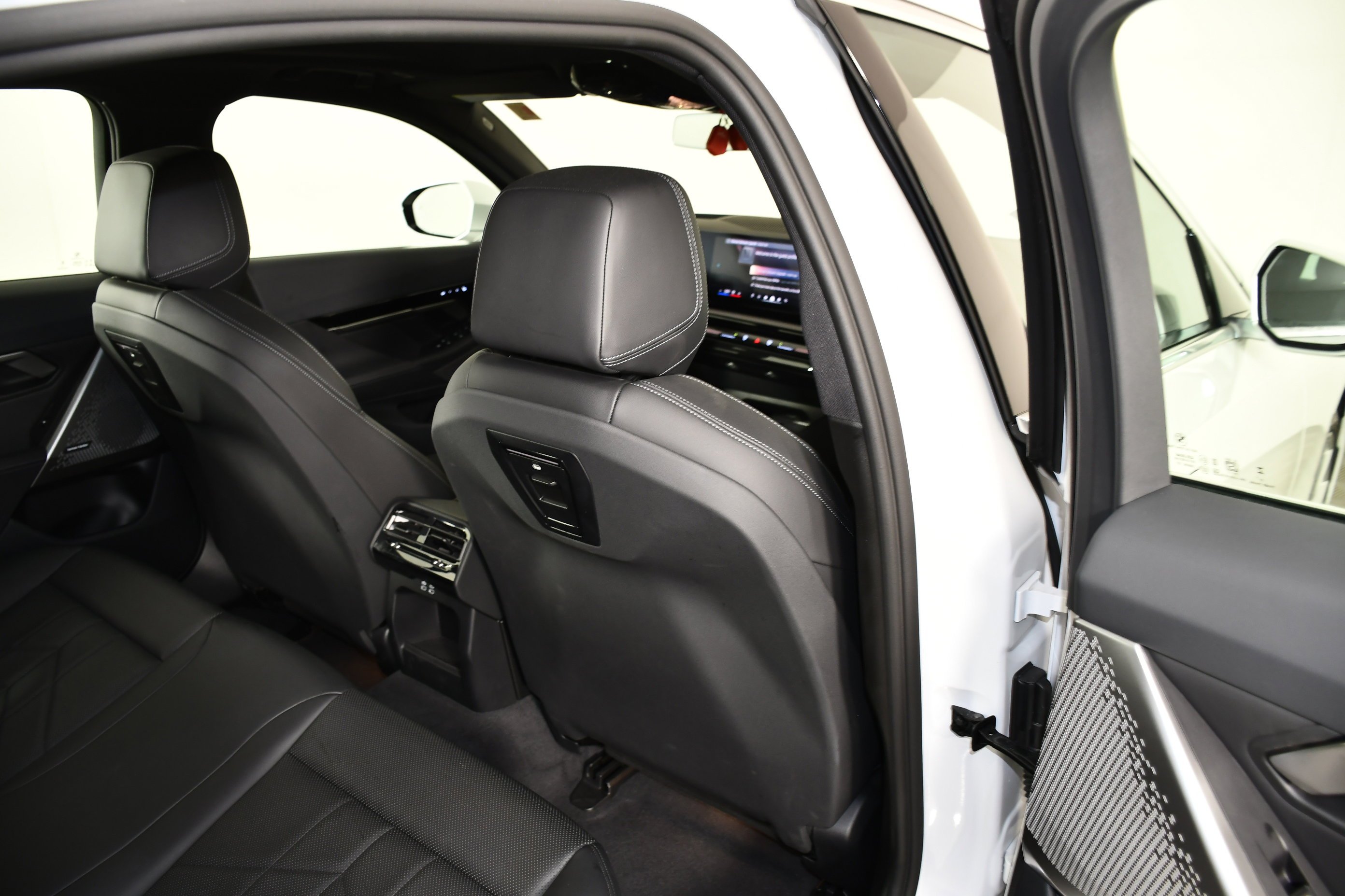 2025 BMW 5 Series 530i - Photo 44