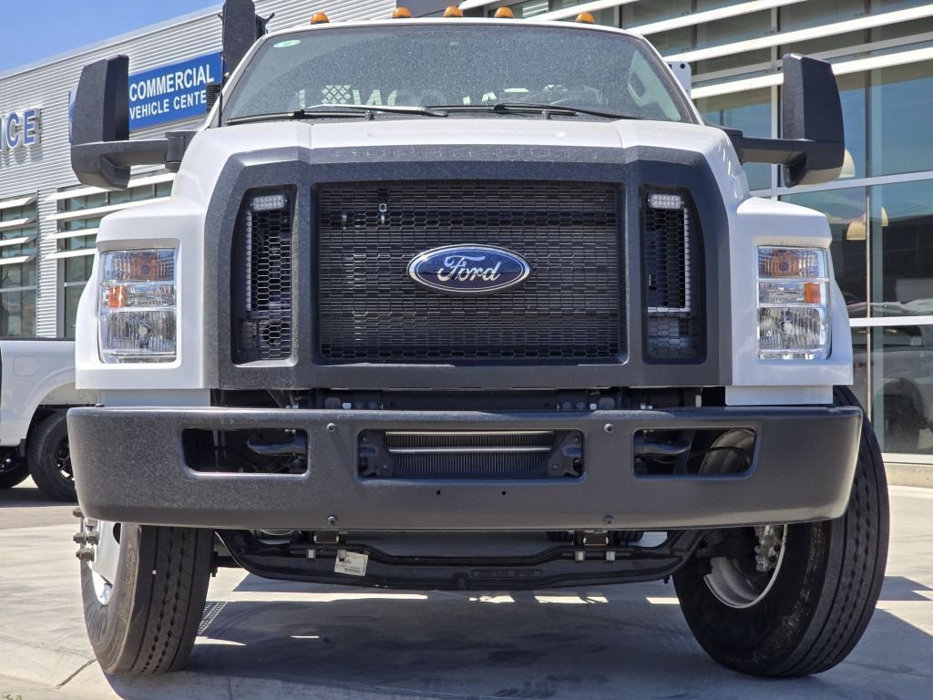 New 2025 Oxford White Ford Base image 3