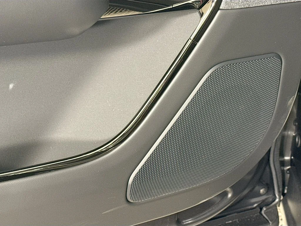 New 2026 Carpathian Grey Land Rover SE image 21