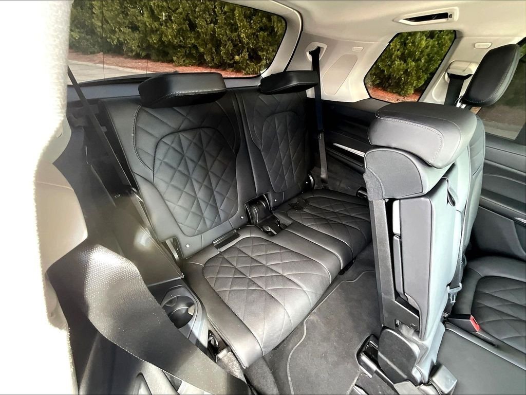 Used 2025 Black BMW xDrive40i image 17