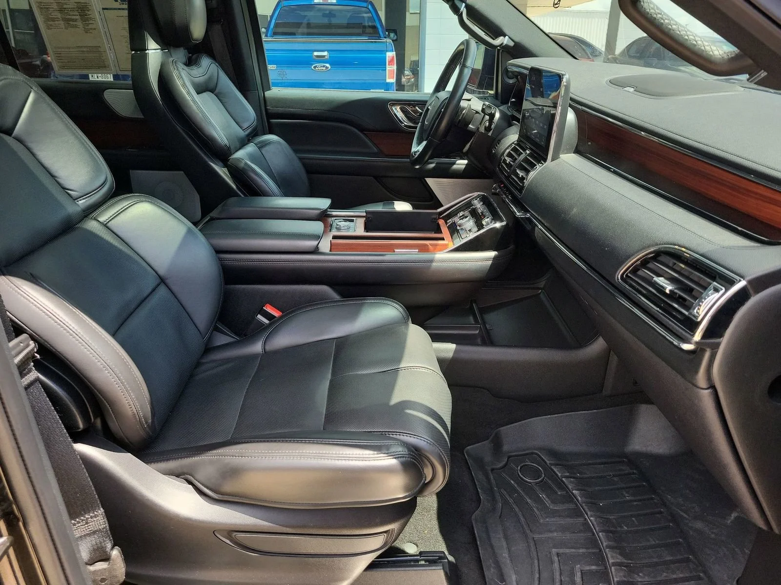 Used 2020 Black Lincoln Reserve L image 29