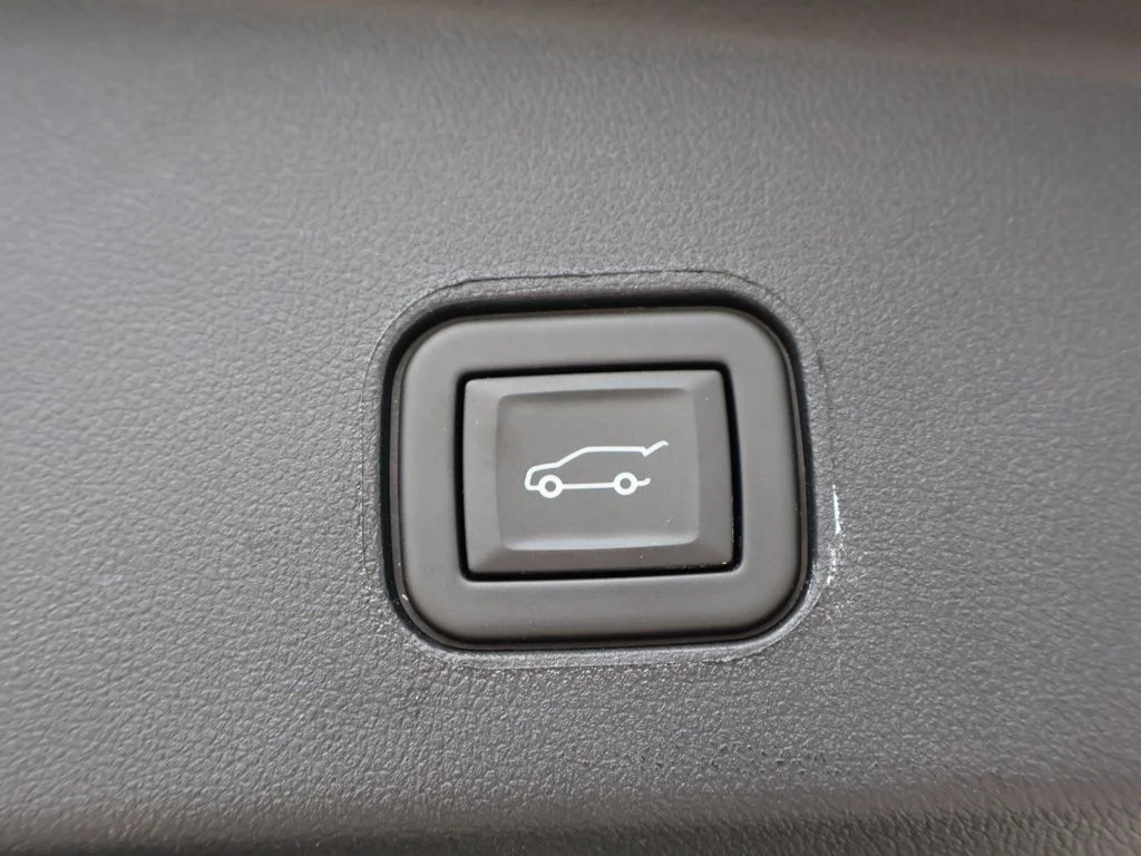 Used 2025 Black Cadillac Luxury image 25