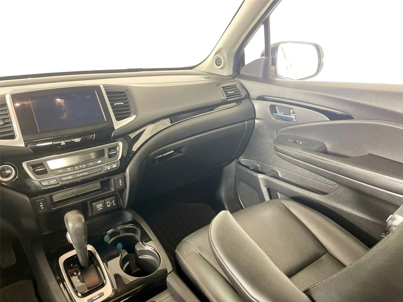 Used 2017 Lunar Silver Metallic Honda RTL-E image 25