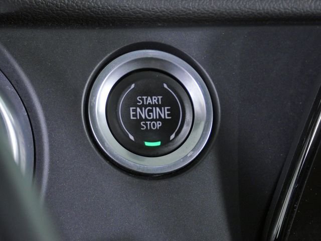 Used 2022 White Chevrolet LT image 27