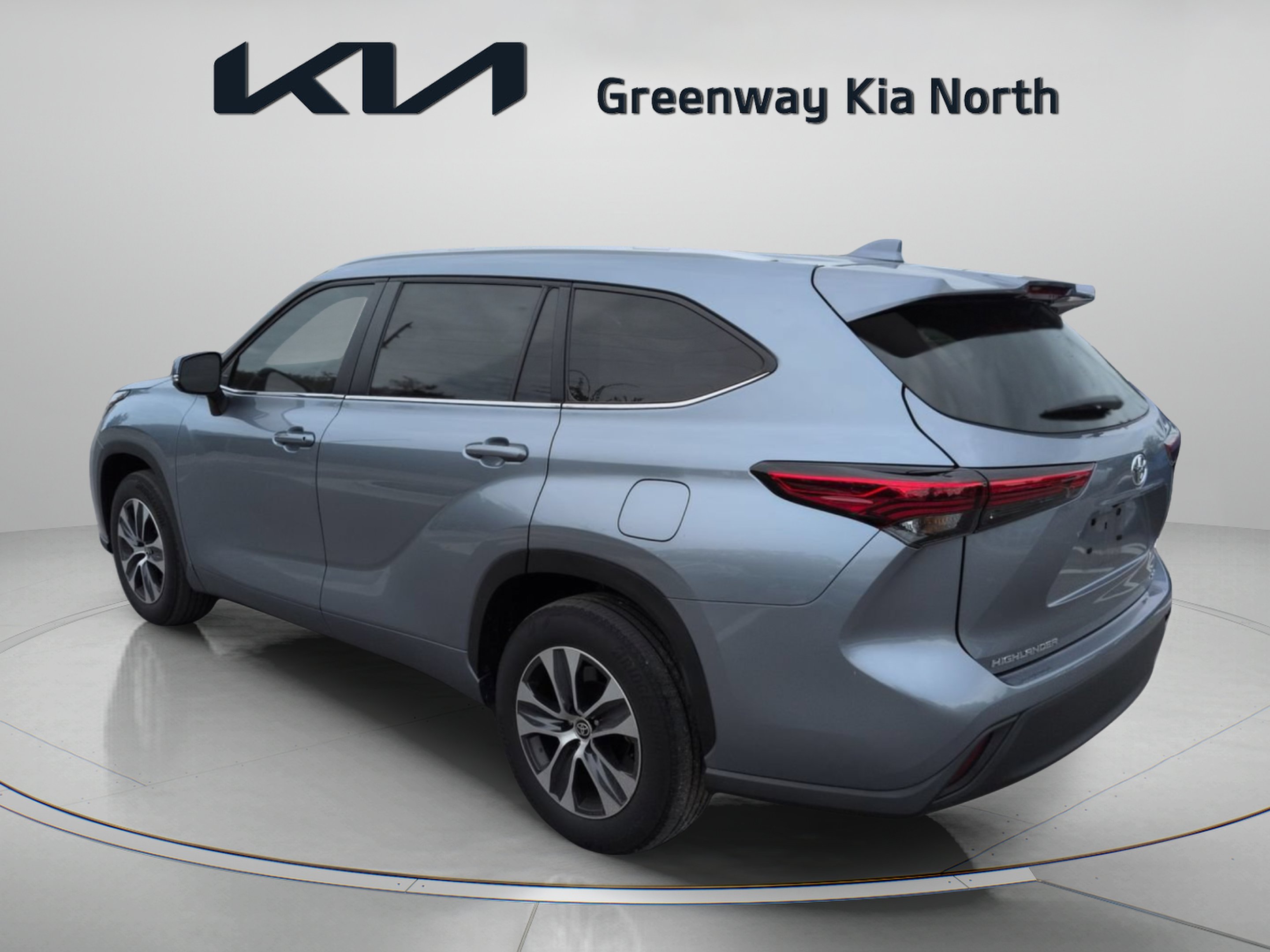 Used 2023 Moon Dust Toyota XLE image 6
