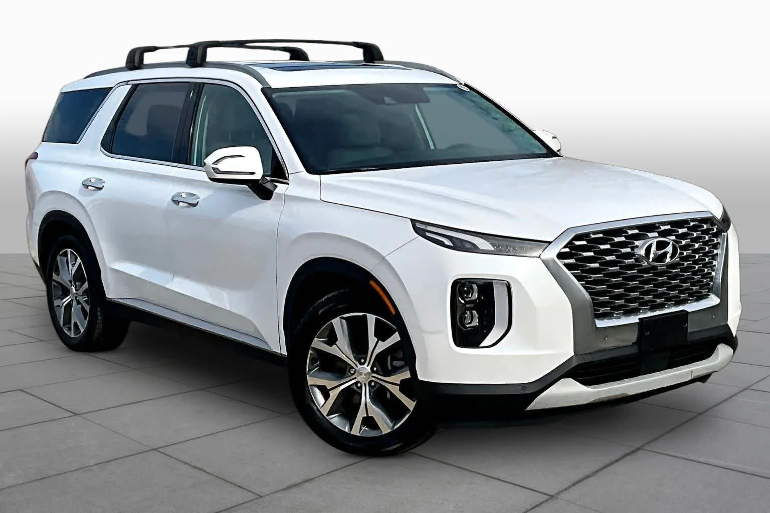 Used 2020 Hyper White Hyundai SEL image 3