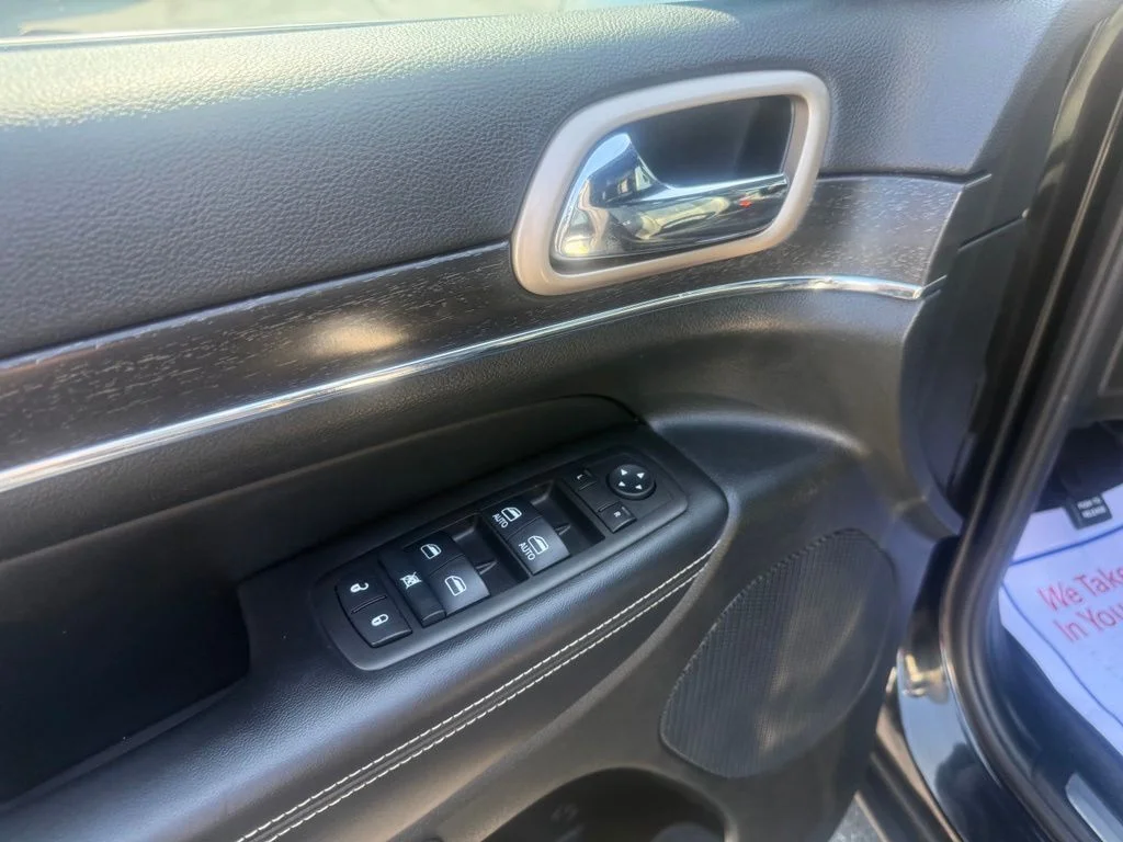 Used 2015 Brilliant Black Crystal Pearlcoat Jeep Limited image 14