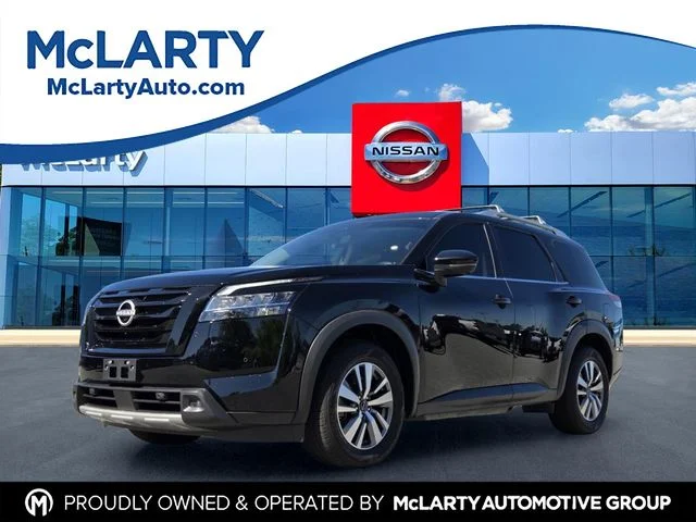 2023 Nissan Pathfinder SL 2WD's photo
