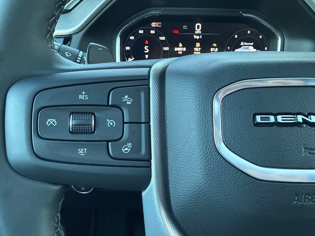 Used 2025 Onyx Black GMC Denali image 21