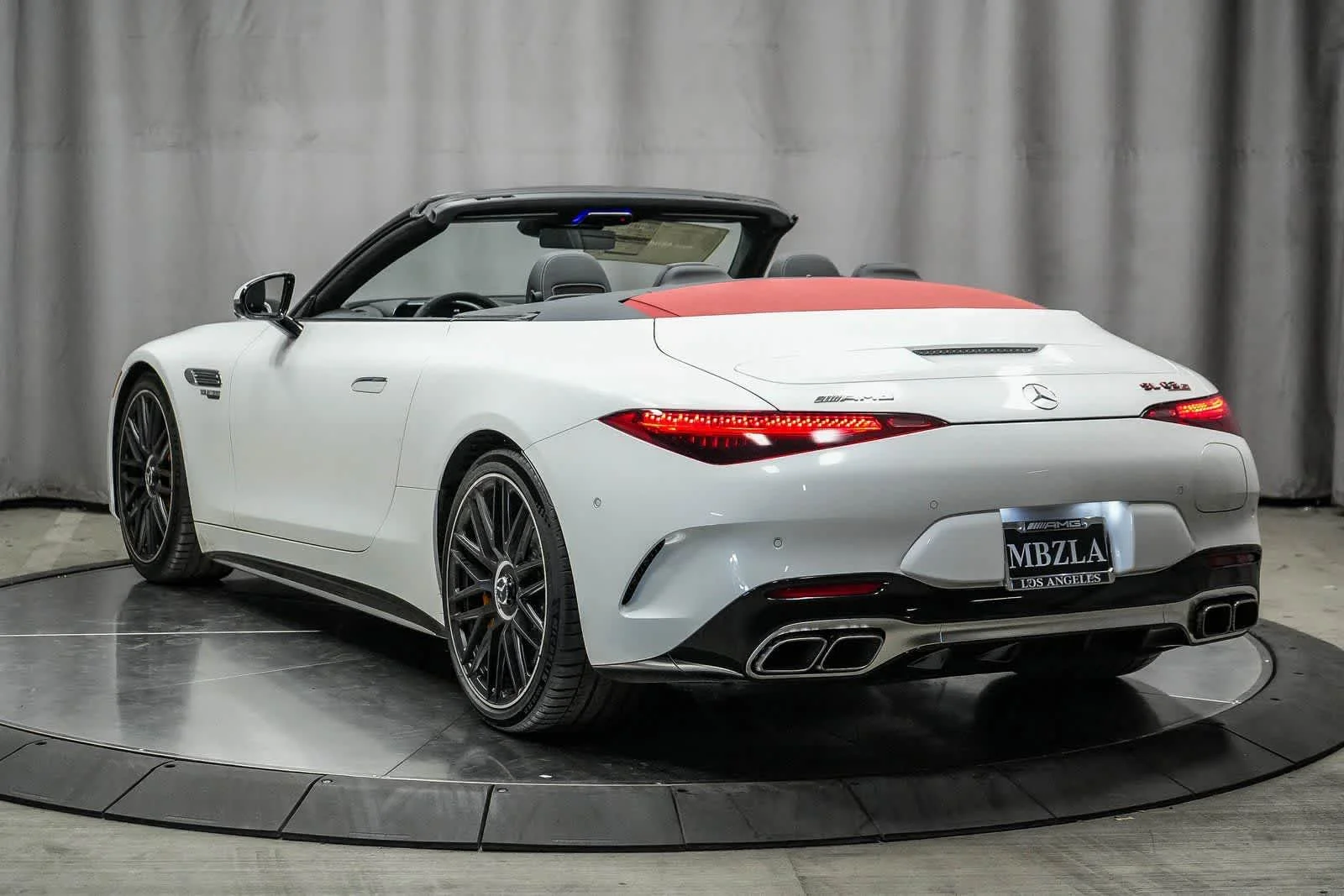 New 2025 MANUFAKTUR Moonlight White Metallic Mercedes-Benz AMG® SL 63 S E Performance Roadster image 56
