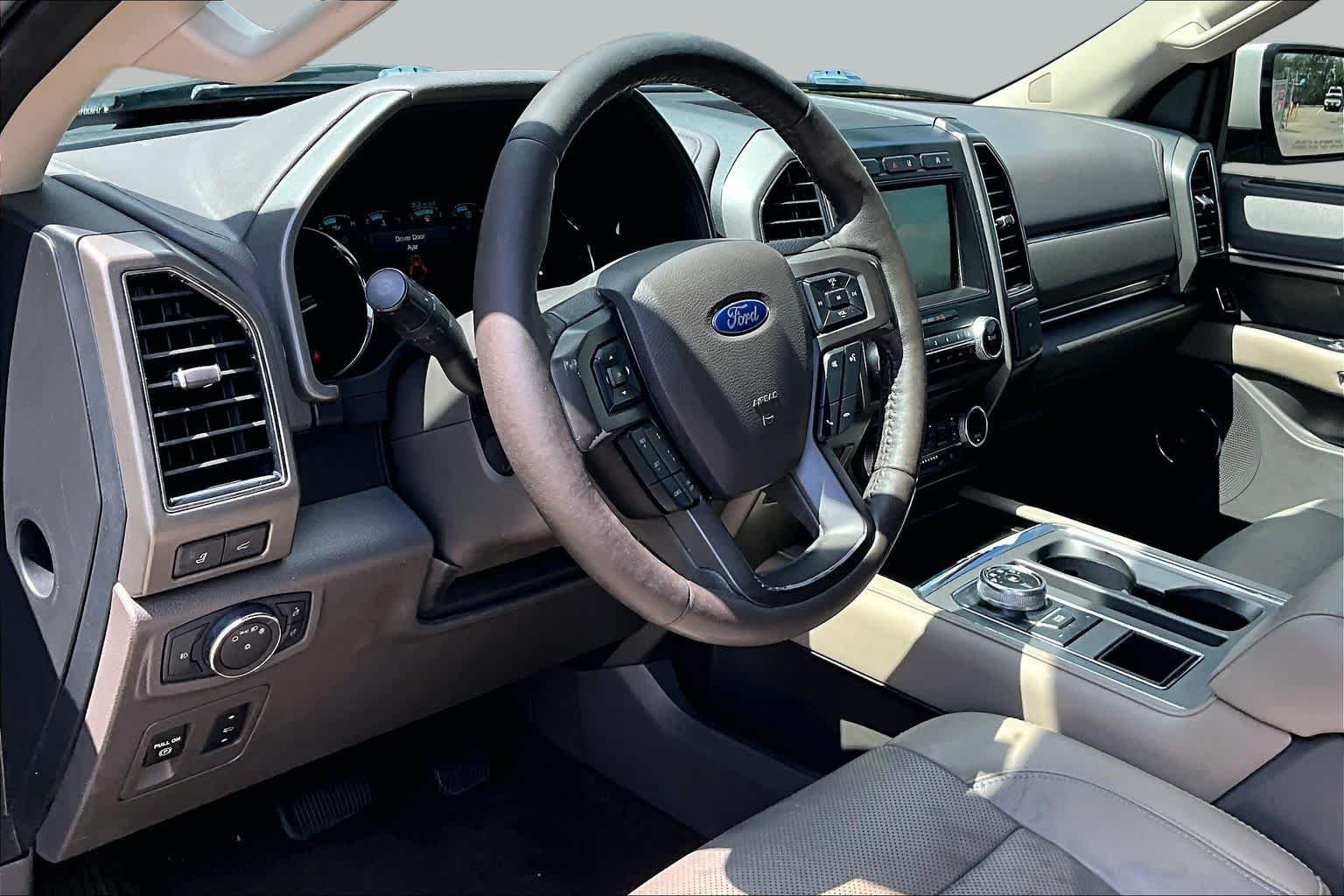 Used 2018 White Platinum Metallic Tri-Coat Ford XLT image 18