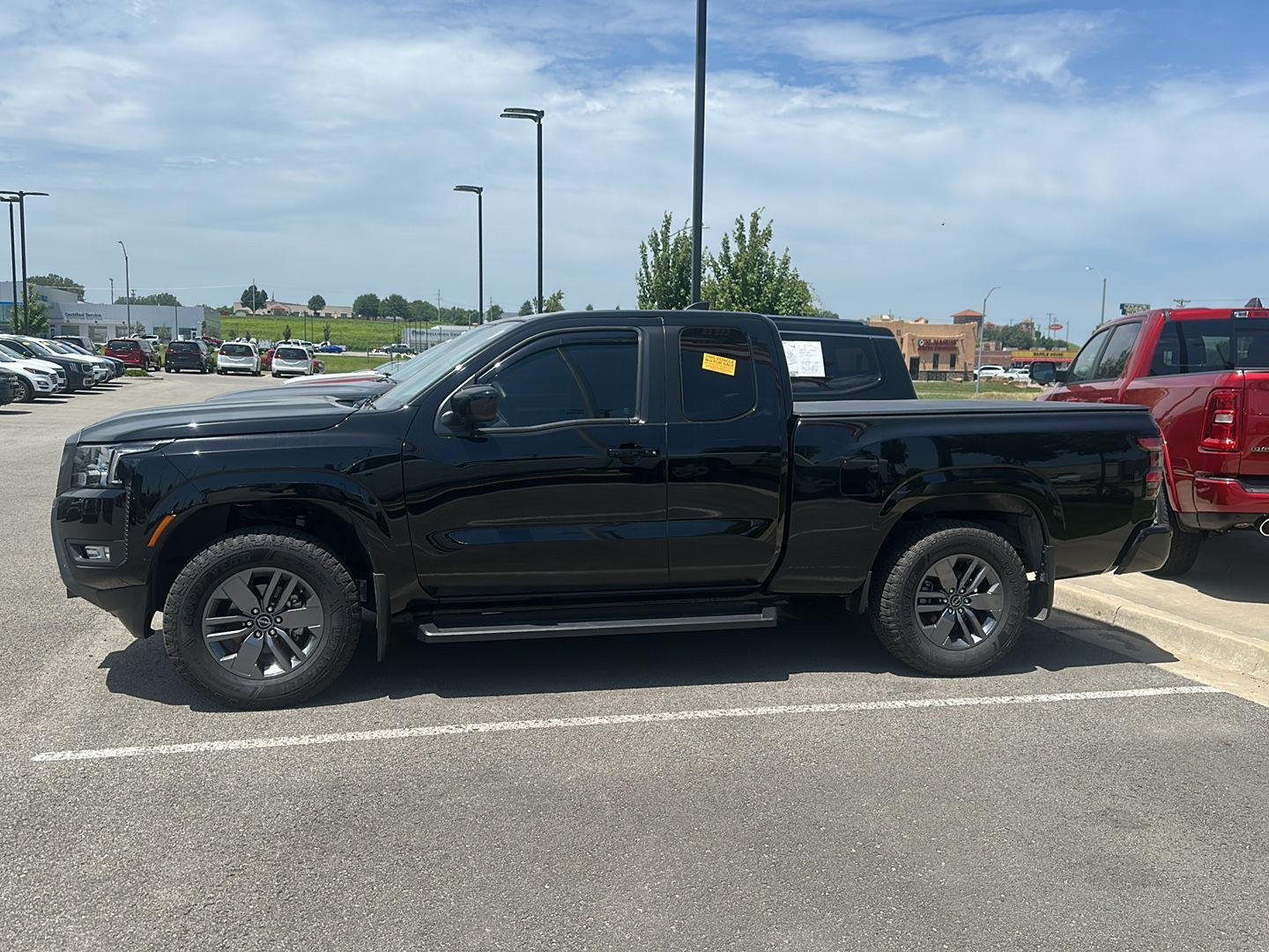 Used 2025 Nissan Frontier SV with VIN 1N6ED1CM2SN623962 for sale in Kansas City