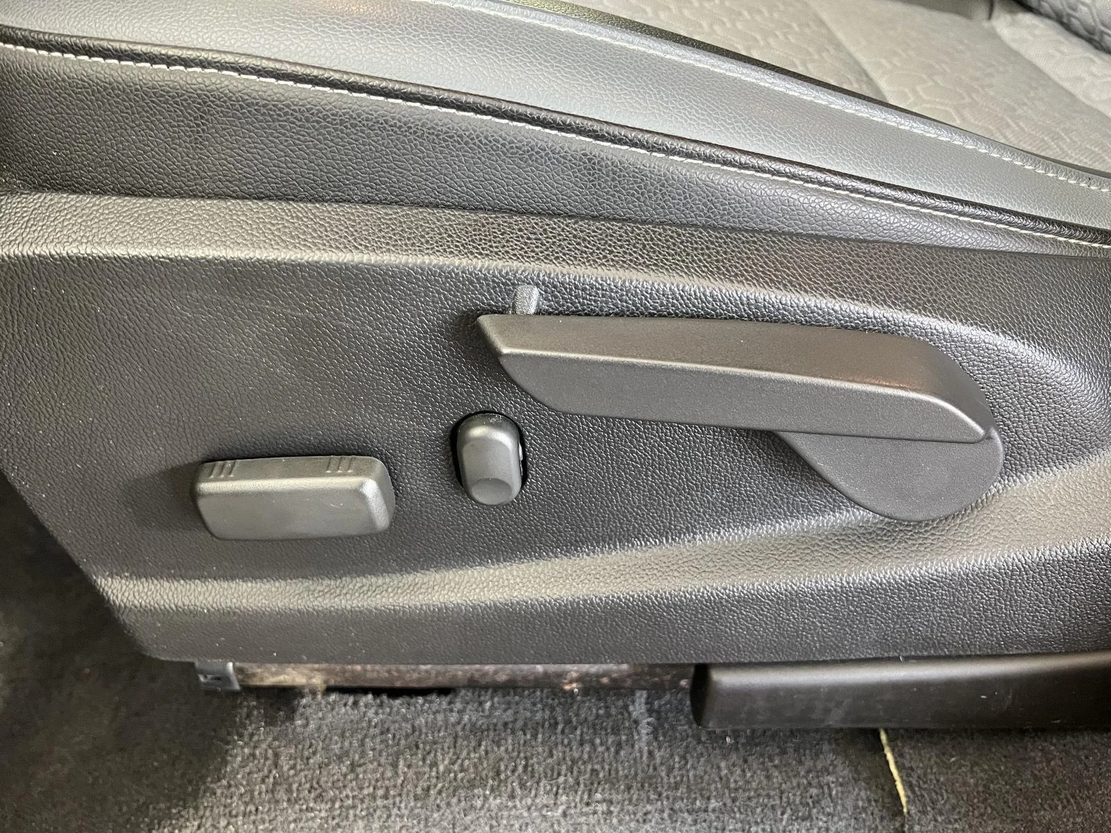 Used 2019 Pacific Blue Metallic Chevrolet Z71 image 7