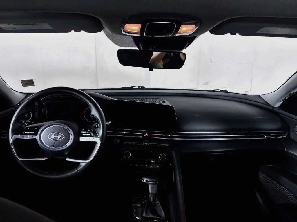 Used 2025 Gray Hyundai SEL Convenience image 12