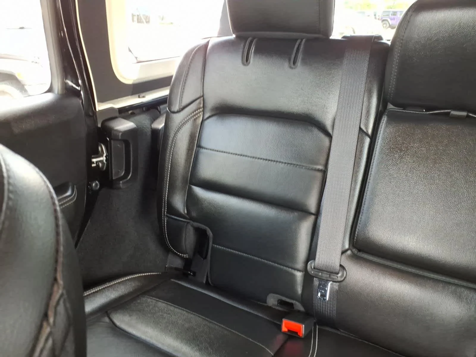Certified Used 2022 Black Clearcoat Jeep Unlimited Sahara image 18