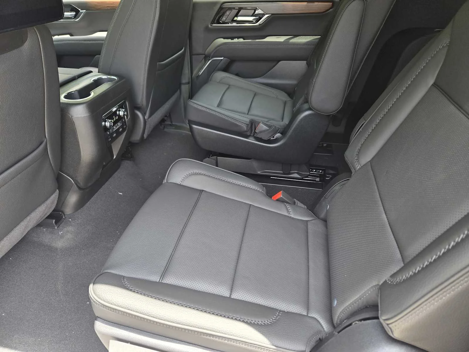 2026 GMC Yukon XL Denali - Photo 18
