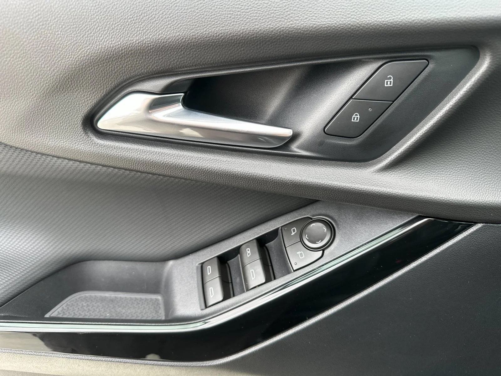 2026 Chevrolet Equinox LT - Photo 11