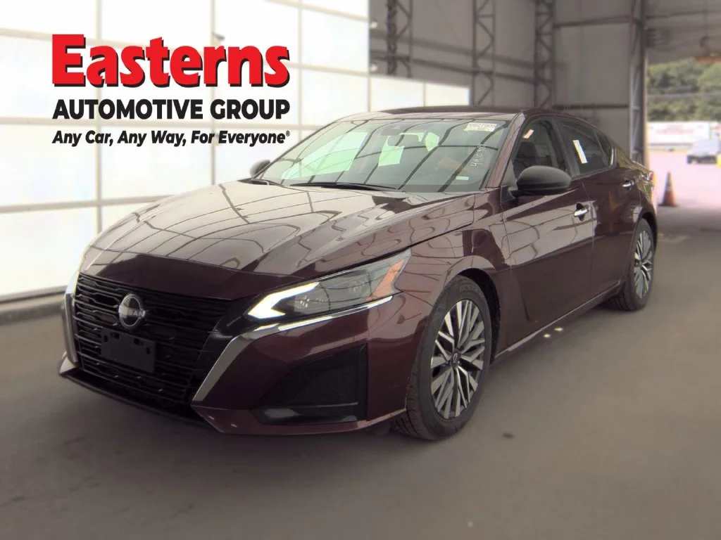 Used 2024 Red Nissan 2.5 SV image 1