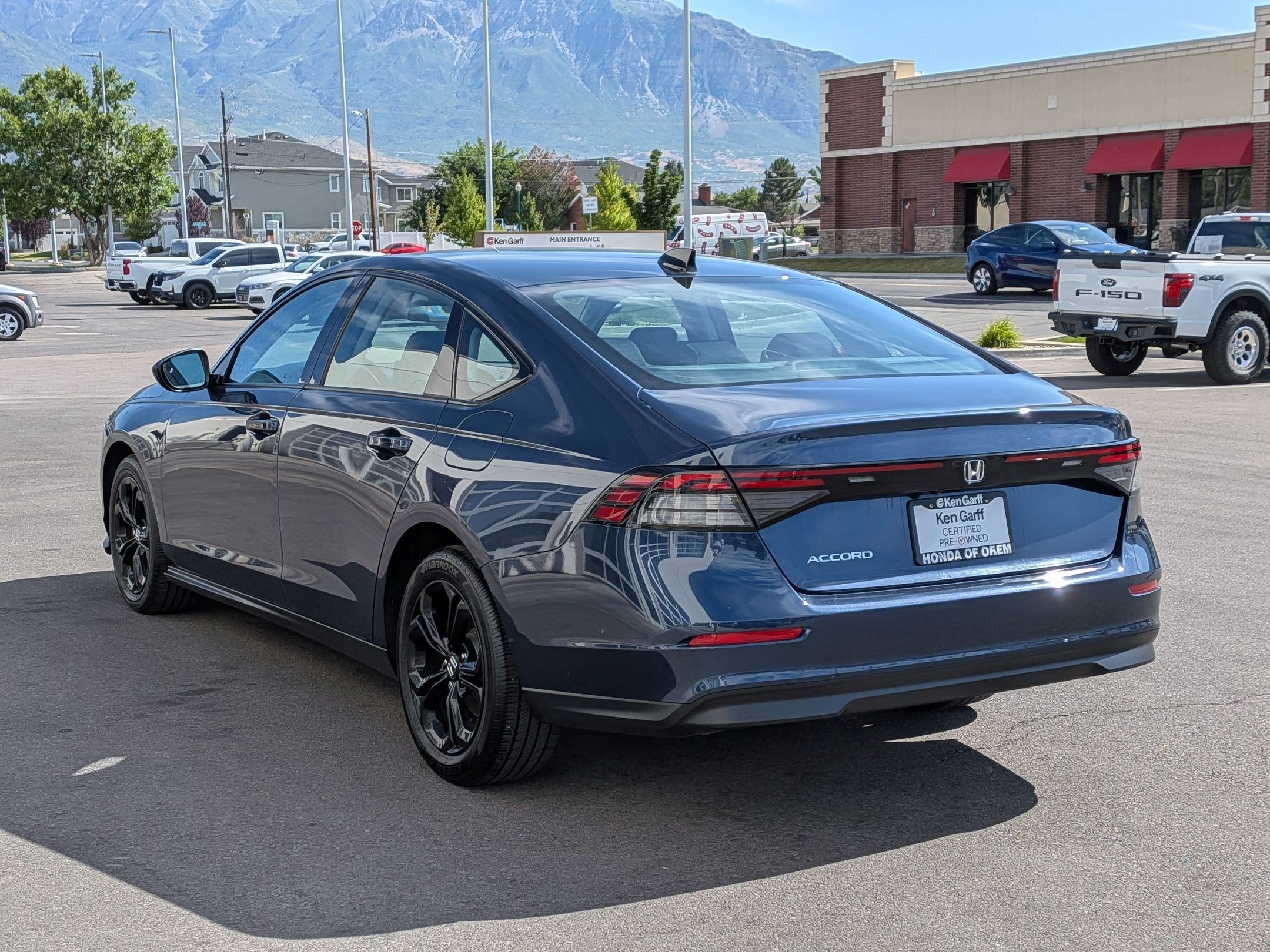 Used 2025 Blue Honda SE image 5