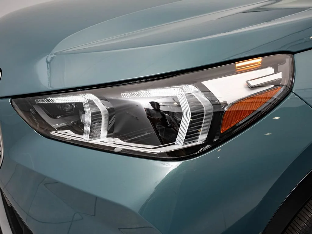New 2026 Cape York Green Metallic BMW xDrive28i image 15