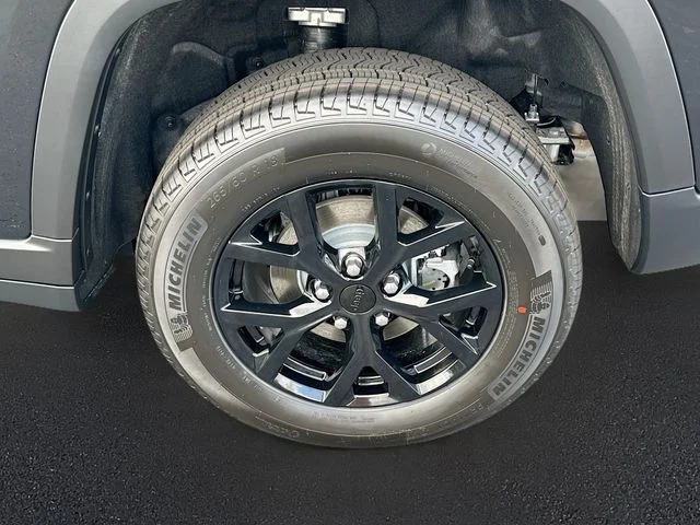 New 2026 Diamond Black Crystal Pearlcoat Jeep Altitude image 21