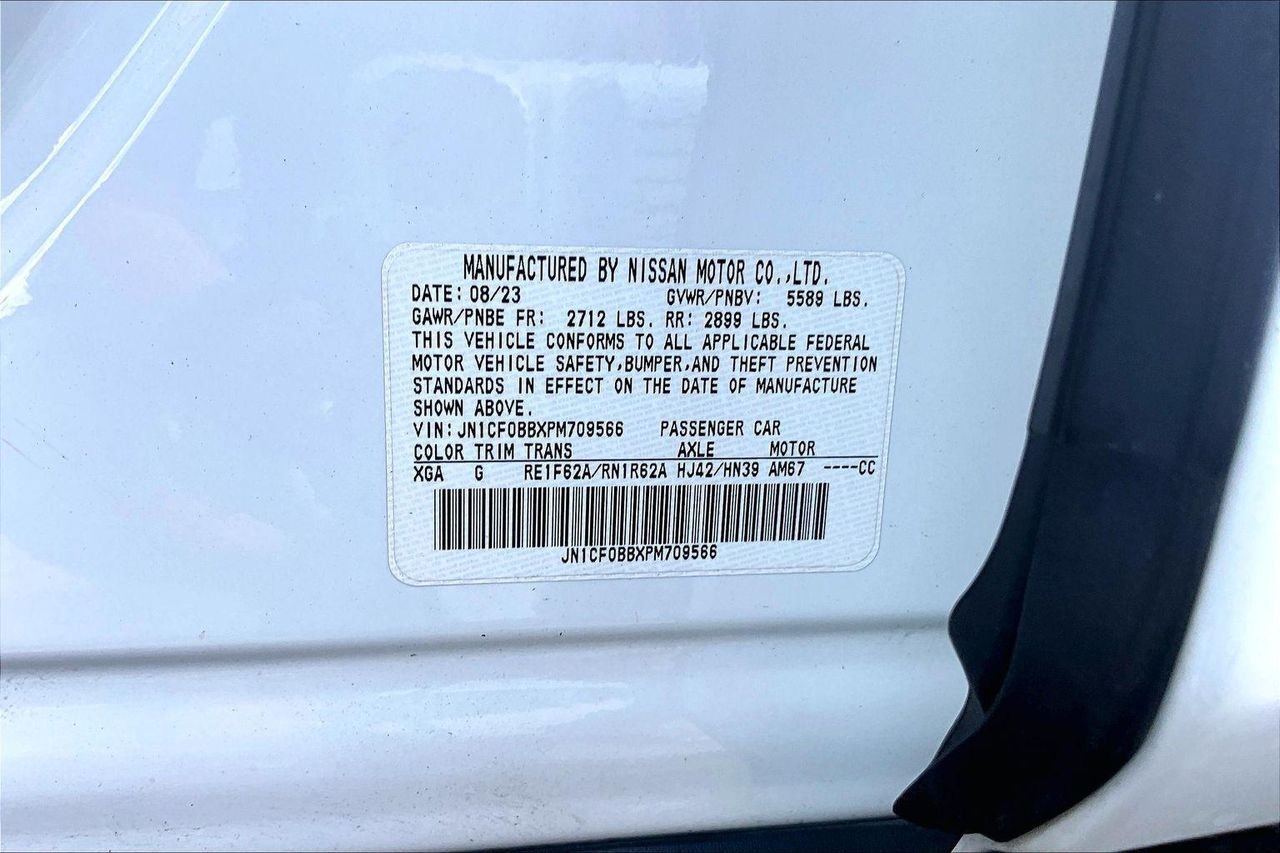 Used 2023 Everest White Pearl Tricoat/Black Diamond Pearl Nissan ENGAGE image 3