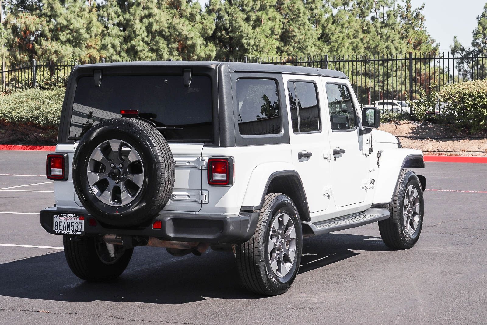 Used 2018 Bright White Clearcoat Jeep Unlimited Sahara image 7